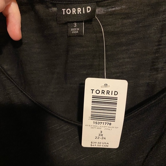 NWT Torrid off shoulder top with skulls, 3X - Picture 4 of 4